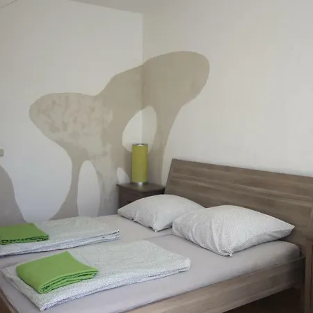 Lägenhet Ferienwohnung Ludwigsitz Mitten In Der City